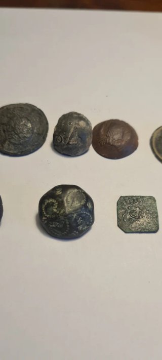 Lote 7 botones y 1 dirham nazarí