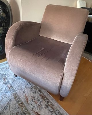 Sillón moderno marrón patas madera, pana lisa