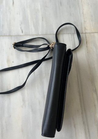 Bolso bandolera tipo cartera Miniso negro