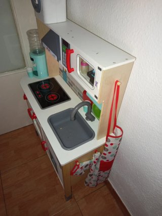 Cocinita de juguete con accesorios