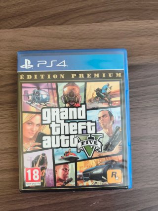 Vendo PlayStation 5 + due controller
