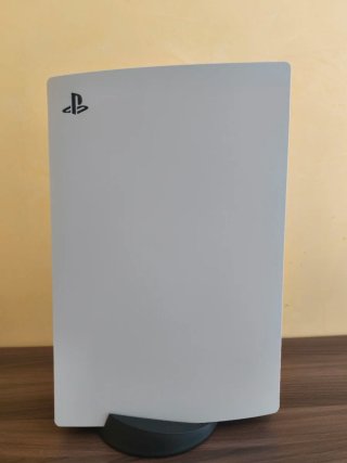 Vendo PlayStation 5 + due controller