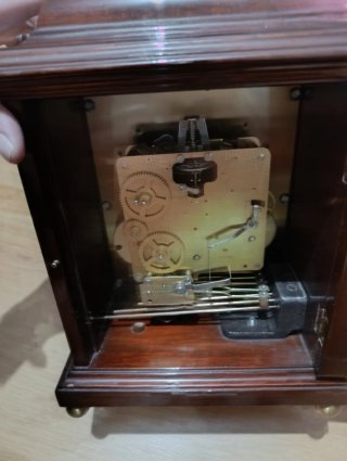 Reloj de sobremesa de madera