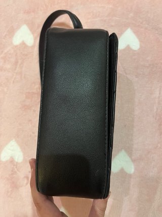 Bolso negro Stradivarius acolchado de mano