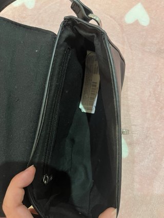 Bolso negro Stradivarius acolchado de mano