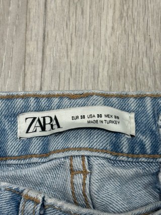 Zara Vaqueros Cortos Desgastados Talla 38