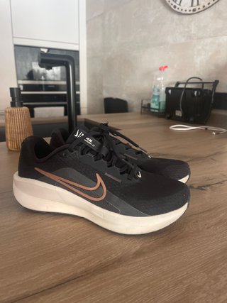 Tenis Nike Mujer Negro/Dorado