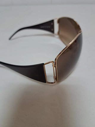Gafas de sol marrones y doradas