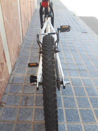 Bicicleta infantil B'Twin 20" blanca