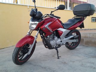 Yamaha YBR 250 Roja y Plateada
