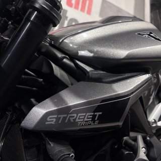 TRIUMPH Street Triple 765 R