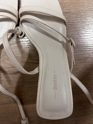 Sandalias Bershka Blancas