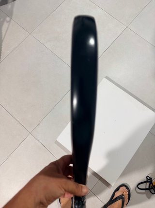 Pala de pádel negra de carbono