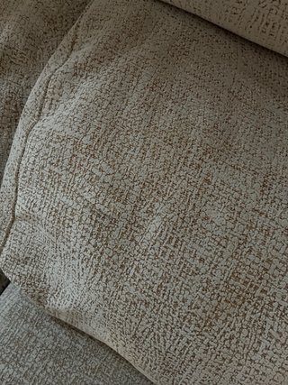Sofá de tela beige