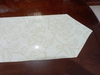 Cortinas de salón beige y dorado