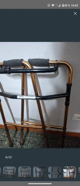Andador Caminador plegable dorado y negro