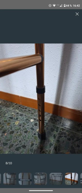 Andador Caminador plegable dorado y negro