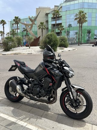 Kawasaki Z900 A2 2023 Negra/Gris