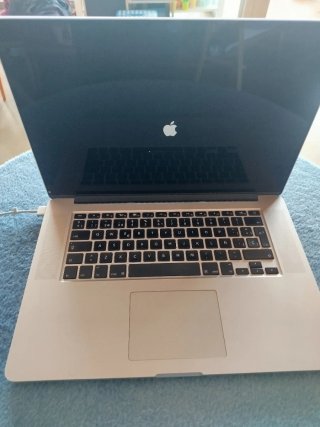 MacBook Pro 15 i7 16GB RAM 256GB SSD