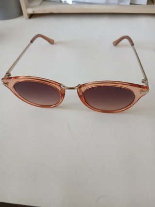 Gafas de sol naranjas y marrones