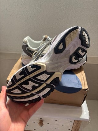 Asics Gel-Kayano 14 Plata/Crema