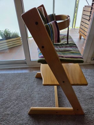 Silla evolutiva Stokke + cojín rayas