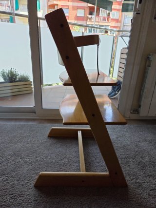 Silla evolutiva Stokke + cojín rayas