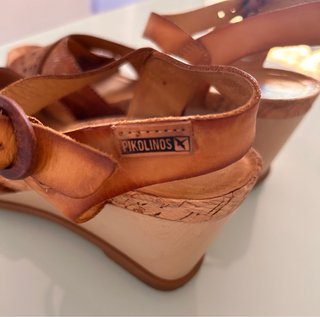 Sandalias Pikolinos cuña piel marrón/dorado