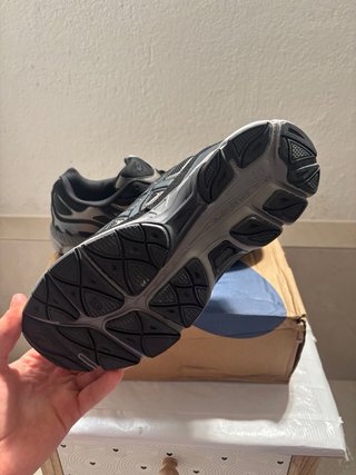 Asics Gel-Kayano 14 (Negro/Plata)