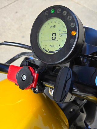 QJ Motor SRV125 Cruiser Negra y Amarilla