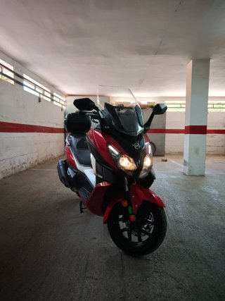 Sym Cruisym 300 Maxi Scooter