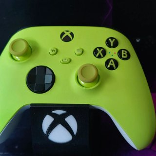 Mando Xbox Series X|S Electric Volt