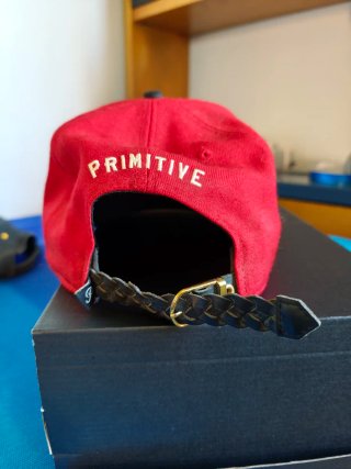 Gorra New Era x Primitive Roja
