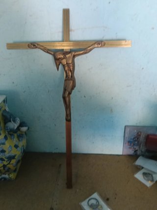 Cruz de metal de Jesucristo
