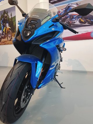 Suzuki GSX-8R Azul