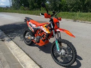 KTM 690 Enduro R 2025 - Garantía Oficial