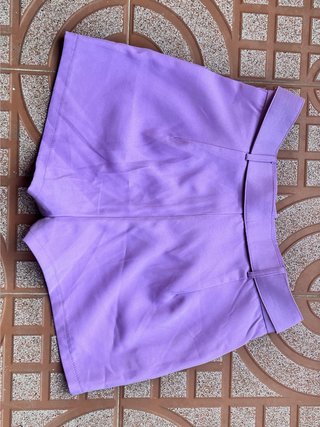 Shorts morados talla S con cinturón
