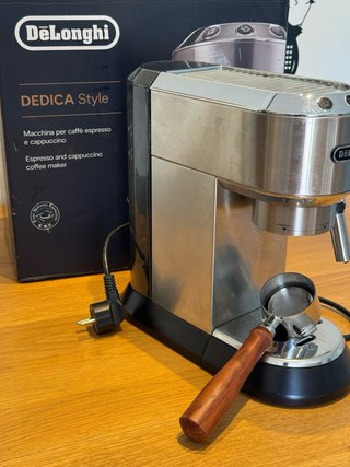 Cafetera DeLonghi Dedica Style Plata