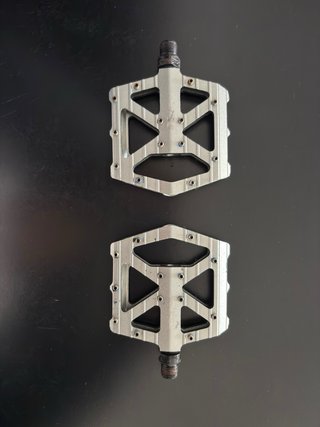 Pedales para bicicleta marca XLC en  aluminio