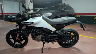 Husqvarna Vitpilen 125             800Km Reestreno