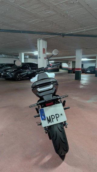 Husqvarna Vitpilen 125             800Km Reestreno