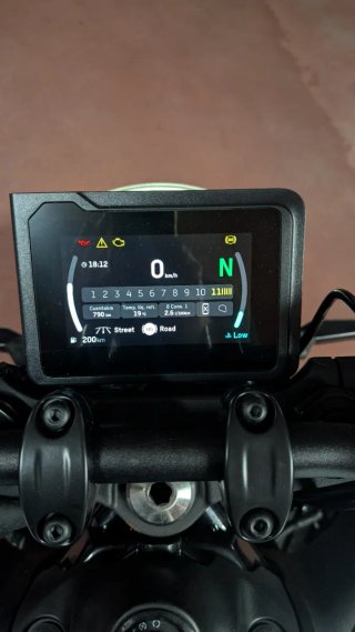 Husqvarna Vitpilen 125             800Km Reestreno