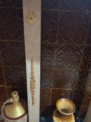 Mueble recibidor antiguo con espejo y perchero
