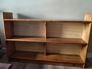 Estantería de madera pino