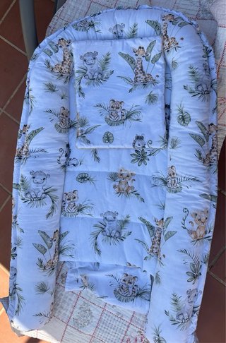Nido reductor de cuna con estampado de animales