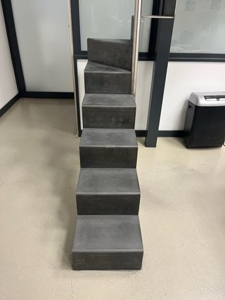 Escalera diseño chapa hierro plegada