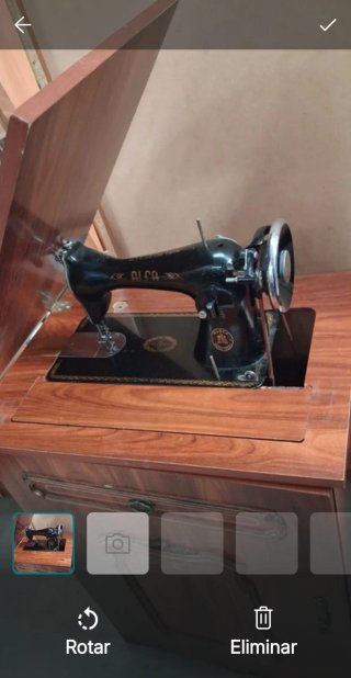 Máquina de coser Alfa antigua