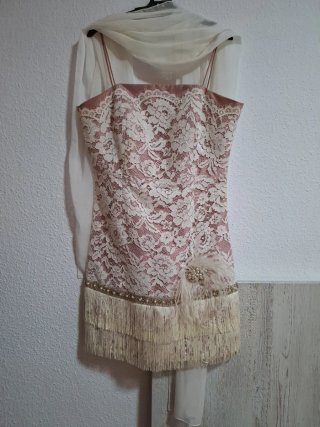 Vestido fiesta encaje flecos perlas