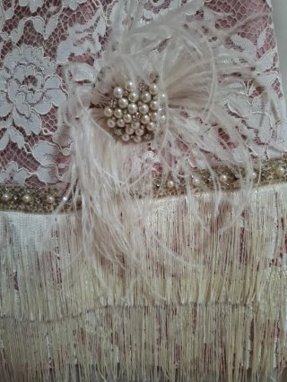 Vestido fiesta encaje flecos perlas