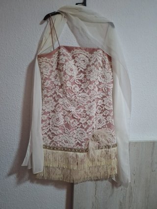 Vestido fiesta encaje flecos perlas